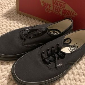 Vans, black, size 6 men/7.5 women brand new!